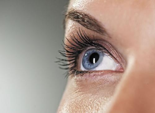 ОРЗ или грипп могут спровоцировать нервный тик глаза