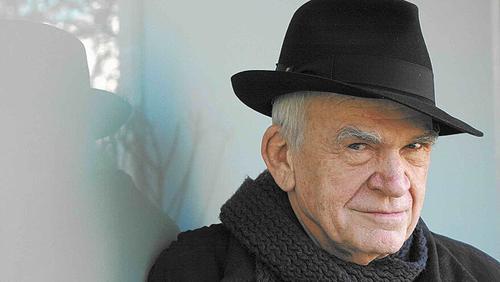 Скончавшийся в 94 года писатель Кундера с 1985-го не давал устных интервью и приезжал в Чехию только инкогнито
