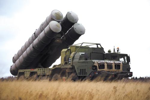 Дмитрию Медведеву показали «модернизированную ракету»