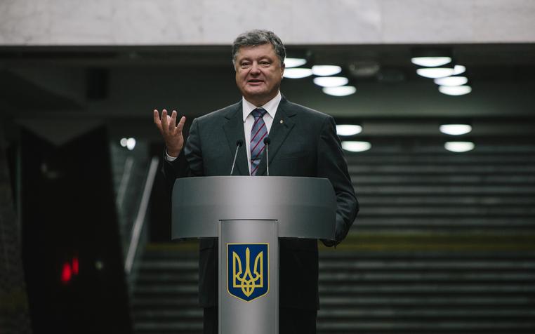 Порошенко требует ввести против РФ новые санкции