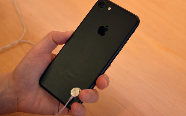 На таможне в Шереметьево задержали первую партию iPhone 7