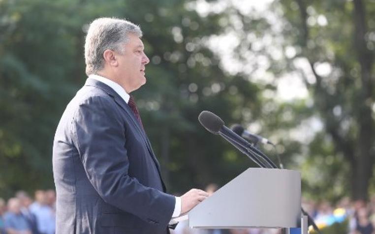 Порошенко: Кто с мечом к нам придет, тот от меча и погибнет