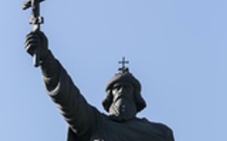 В столице начали монтаж памятника князю Владимиру
