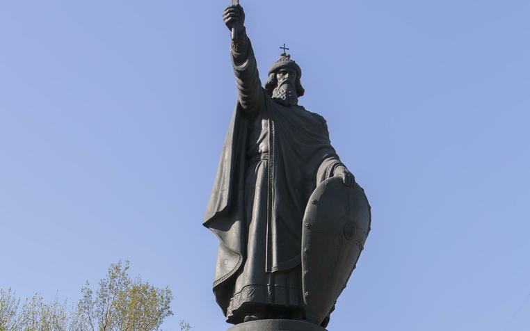Завтра будет открыт памятник князю Владимиру
