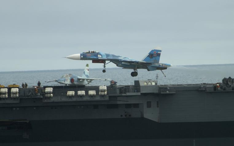 Минобороны: комиссия пока не делала выводов о причинах крушения Су-33
