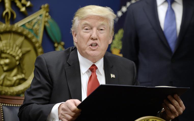 Половина американцев недовольна деятельностью Трампа на посту президента