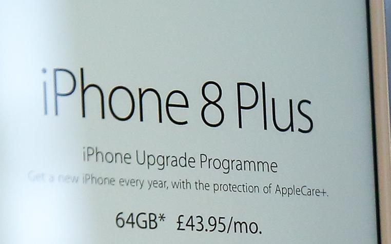 Продажи нового iPhone с треском провалились