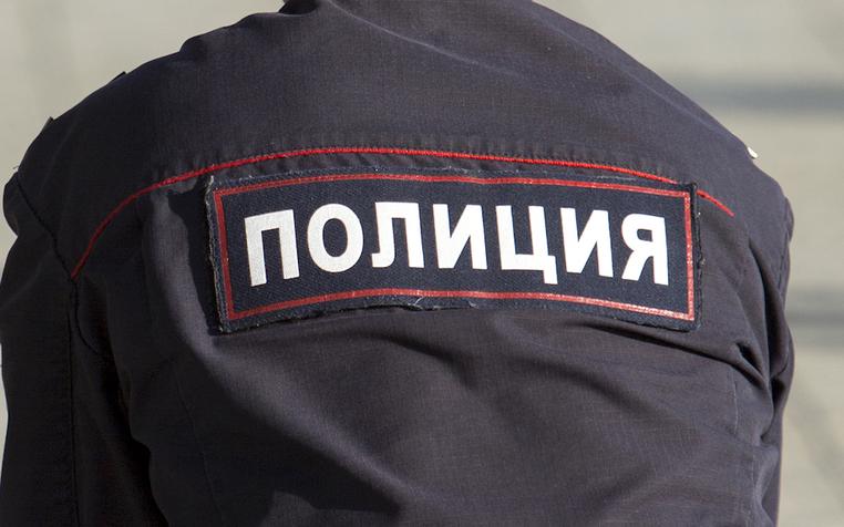 На юге Москвы мужчина при задержании отбивался от полиции странными предметами