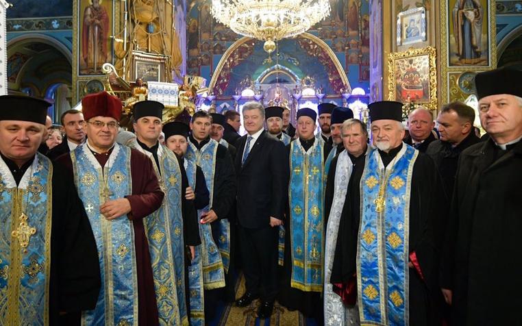 Президент Украины намерен принять участие в "объединительном соборе"