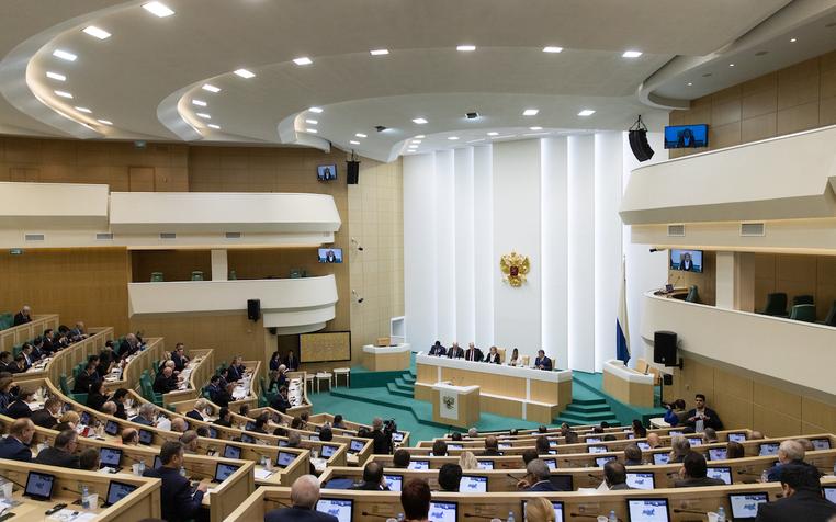 "Ъ" сообщает о возможных кадровых перестановках в Совфеде