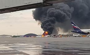 Погибший в Шереметьево бортпроводник пытался спасти пассажиров