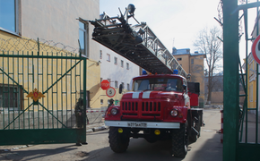 В центре Сочи горит жилой дом