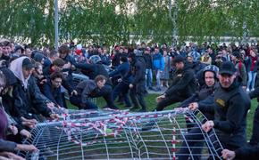 Когда журналисты ведут себя как провокаторы, они получают по лицу в прямом смысле слова