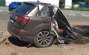 Видео: В пятницу на юге Москвы  иномарку  разорвало пополам после ДТП