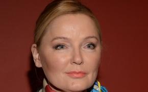 59-летняя телеведущая Лариса Вербицкая продемонстрировала лицо без единой морщины