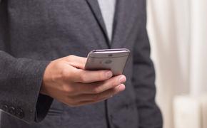 Офтальмологи: длительное использование смартфона может привести к косоглазию