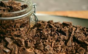Врачи рассказали, какой шоколад менее вреден для здоровья