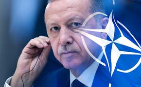 США подталкивают Турцию к выходу из НАТО