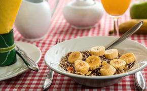 Ученые рассказали, чем грозит привычка пропускать завтраки в подростковом возрасте