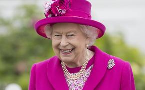 СМИ: Елизавета II наняла для герцогини Маркл наставницу