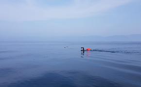 Рекордный заплыв «За чистый Байкал»: пловцы преодолели половину дистанции