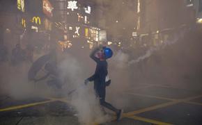 Митингующие в Гонконге вызвали транспортный коллапс, перекрыты метро и аэропорт