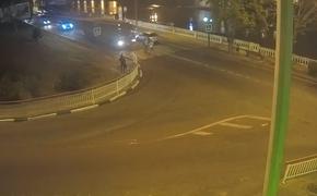 Автобус сбивший на «зебре» трех пешеходов попал в объективы камер в Сочи
