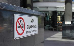 Латвия: Минздрав против курильщиков