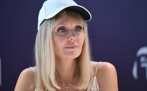 Певица Валерия поделилась нежным снимком с мамой