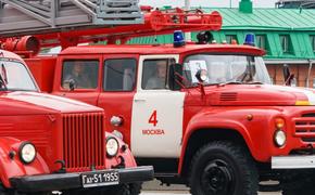 На юге Москвы горит балкон жилого дома