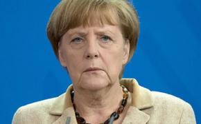 Меркель сидя прослушала гимны двух стран в Китае
