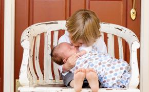 Как подготовить ребенка к появлению младенца в семье