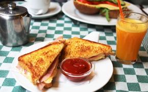Диетолог: как есть бутерброды с колбасой и не толстеть