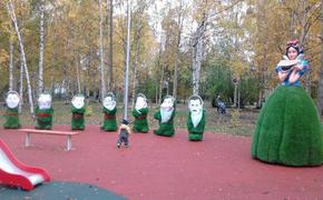 "Какие руководители, такая и сказка", в Архангельске портреты чиновников повесили на гномах в парке