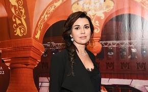 Директор Анастасии Заворотнюк огласил просьбу   актрисы прекратить спекуляции вокруг ее здоровья