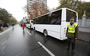 На подъезде к  Киеву замечены  автобусы с  силовиками, вооруженными  автоматами