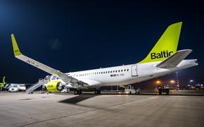 Латвийская авиакомпания airBaltic проверяет двигатели у своих самолетов
