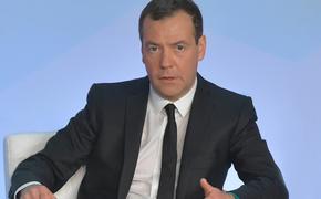 Медведев распорядился объяснить целесообразность штрафов за незначительное превышение скорости