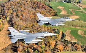 Американский истребитель F-16 в небе над Японией потерял ракету