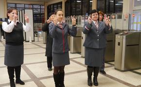 Билетных кассиров в Волгограде научили основам жестовой речи
