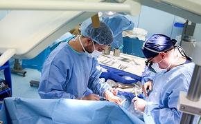 Российские хирурги удалили злокачественную опухоль большого размера младенцу