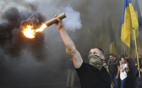 На акции украинской оппозиции в Киеве призвали начать полноценную войну с Россией   