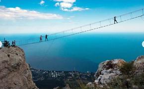 Фотография подвесного моста на вершине Ай-Петри стала одной из лучших по версии медиакорпорации CNN
