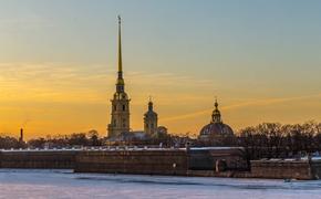 Бетоновоз сорвался в Неву в Санкт-Петербурге