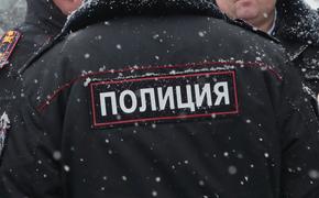 Злоумышленник напал на сотрудников полиции в подъезде дома в Новосибирске