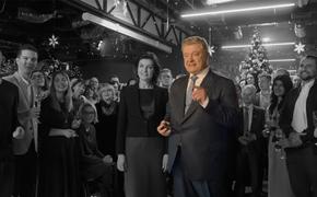 На Украине два телеканала показали обращение Порошенко вместо Зеленского