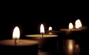 В МЧС призывают закатывать рукава во время зажигания свечей на Рождество