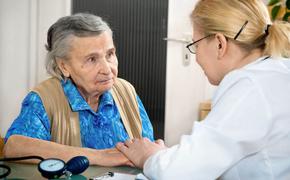 Латвийским пенсионерам увеличили плату за посещение семейного врача