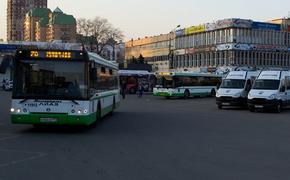 ДТП в Тюмени: маршрутка врезалась в столб, пострадали семь человек