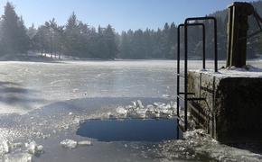 В Калининградской области местный житель сломал шею во время крещенских купаний